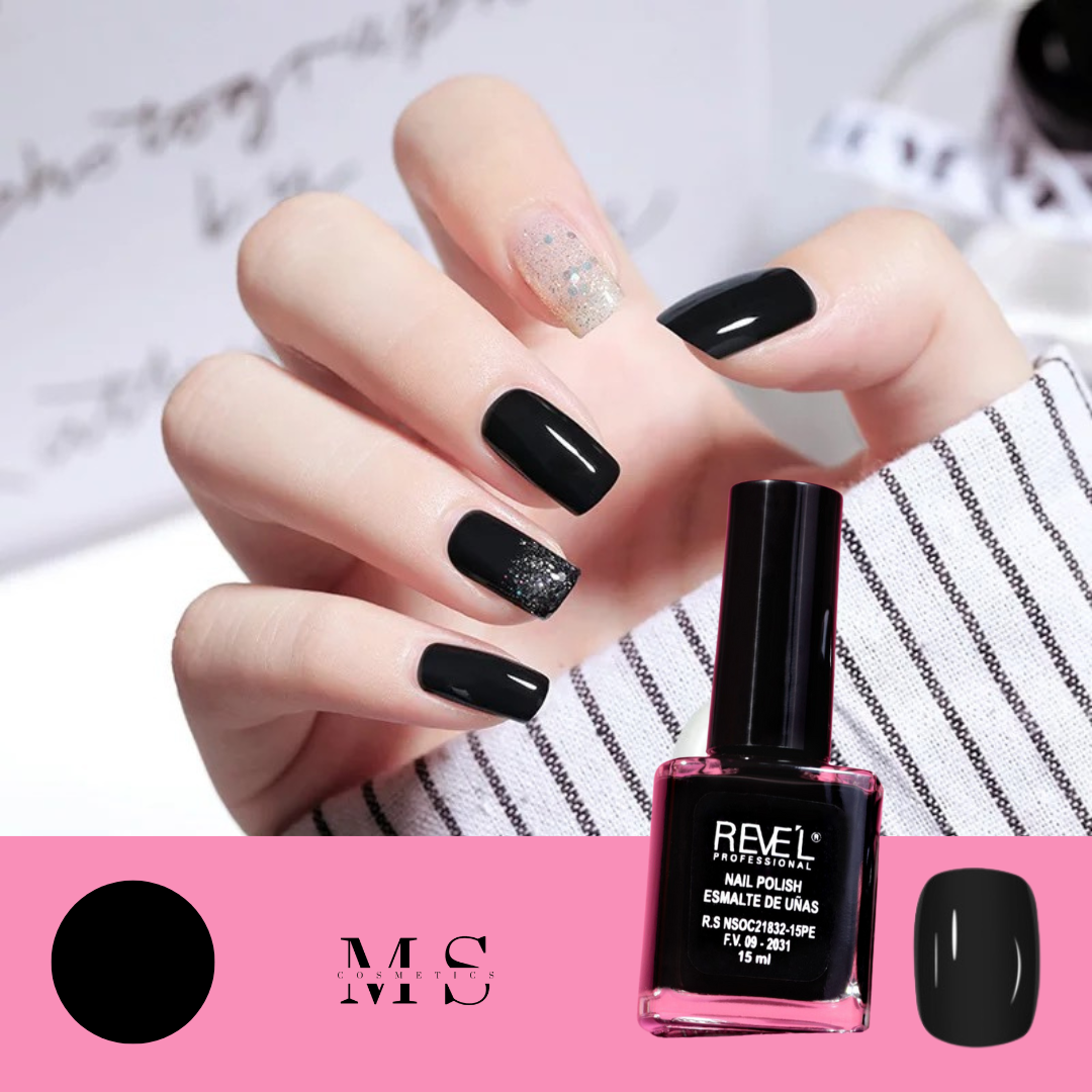 Esmalte de uñas tono negro clásico