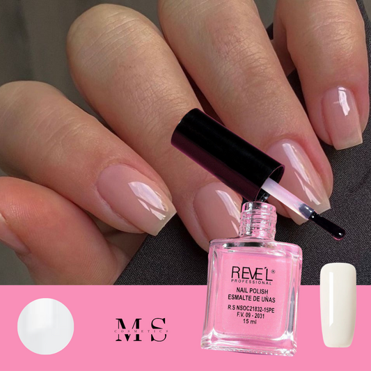 Esmalte de uñas tono transparente clásico